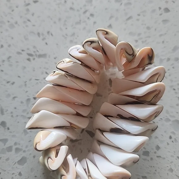 Seashell Stretchable Bracelet. - Picture 6 of 6